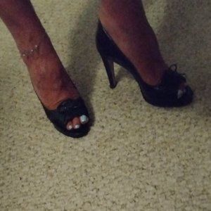 Enzo Angiolini Black peep toe pumps